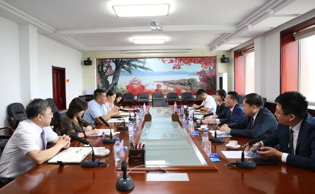 省外办主任郑刚会见韩中城市友好协会会长权起植